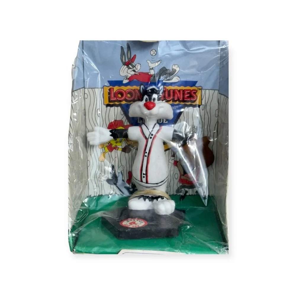 Warner Bros Sylvester White Action Figure with Green Base‎